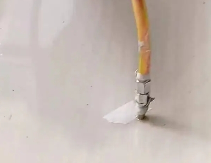 石楼瓷砖空鼓维修公司专业解答在瓷砖铺贴过程中，如果使用的砂料过粗（如全部使用了粗砂），可能会导致以下问题